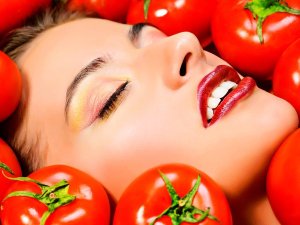 Đắp mặt nạ cà chua có tác dụng gì?